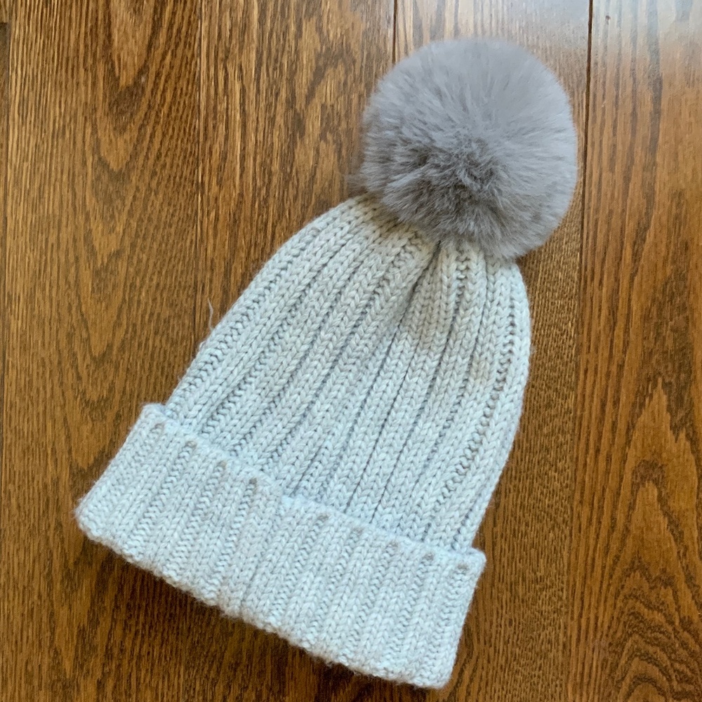 VINCE CAMUTO Winter Hat with Grey Faux Fur Pom Pom